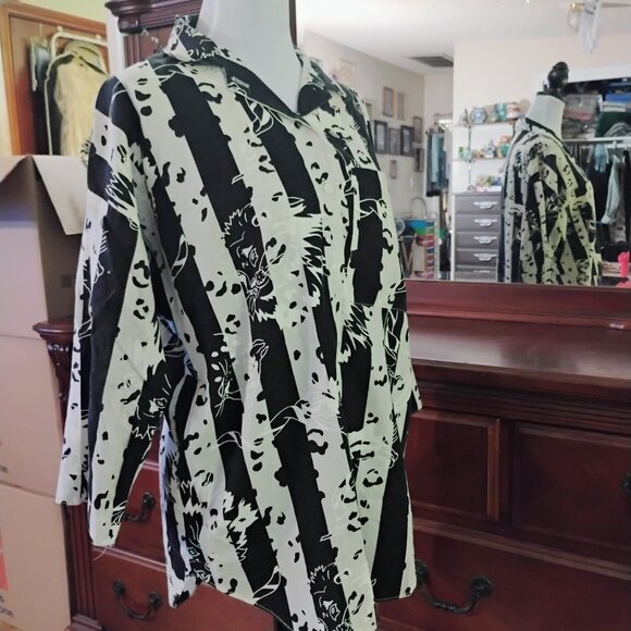 Black & White Animal Print Polyester Button Down Shirt - Picture 4 of 6